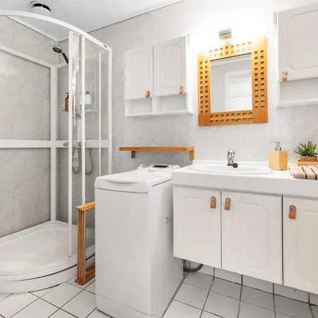 Renovated With Mountain Views