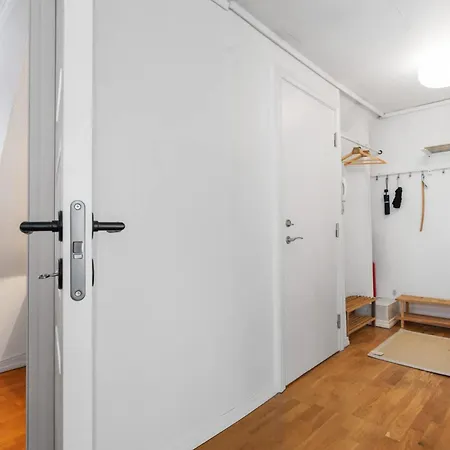 Renovated With Mountain Views Bergen