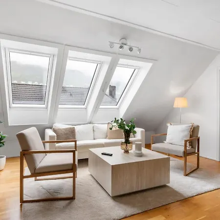 Renovated With Mountain Views *