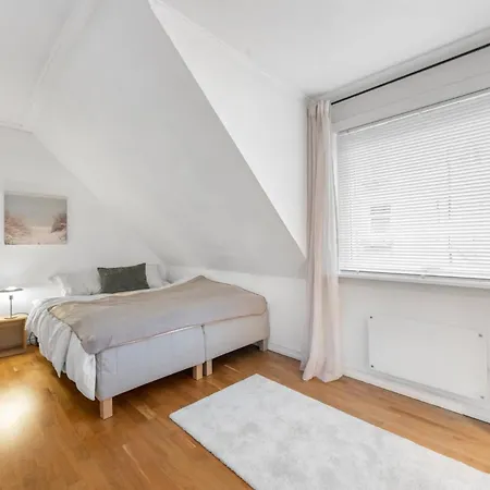 Renovated With Mountain Views Apartamento Bergen